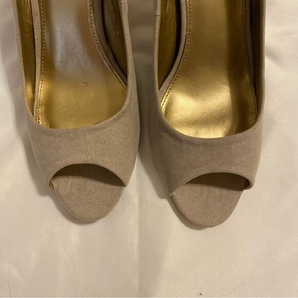 LOFT Vegan Faux Suede Peep Toe Pumps Sz 9 excellent condition. Comfortable shoe - Picture 4 of 16
